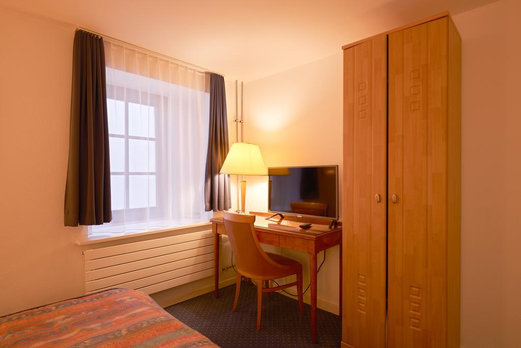 Hotel Hine Adon Fribourg Luaran gambar